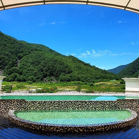Pine Forest Jeongseon Alpine Resort Exterior photo