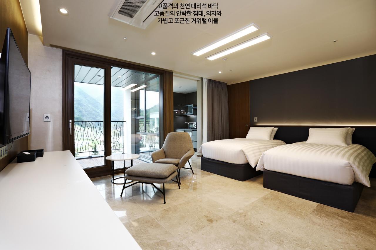 Pine Forest Jeongseon Alpine Resort Exterior photo